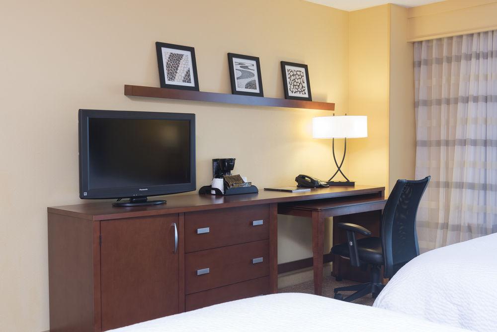 Courtyard Louisville Downtown Экстерьер фото