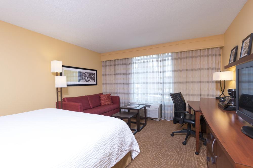 Courtyard Louisville Downtown Экстерьер фото