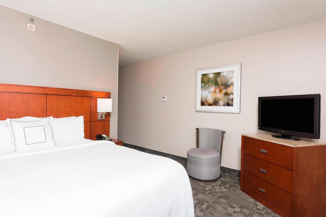 Courtyard Louisville Downtown Экстерьер фото