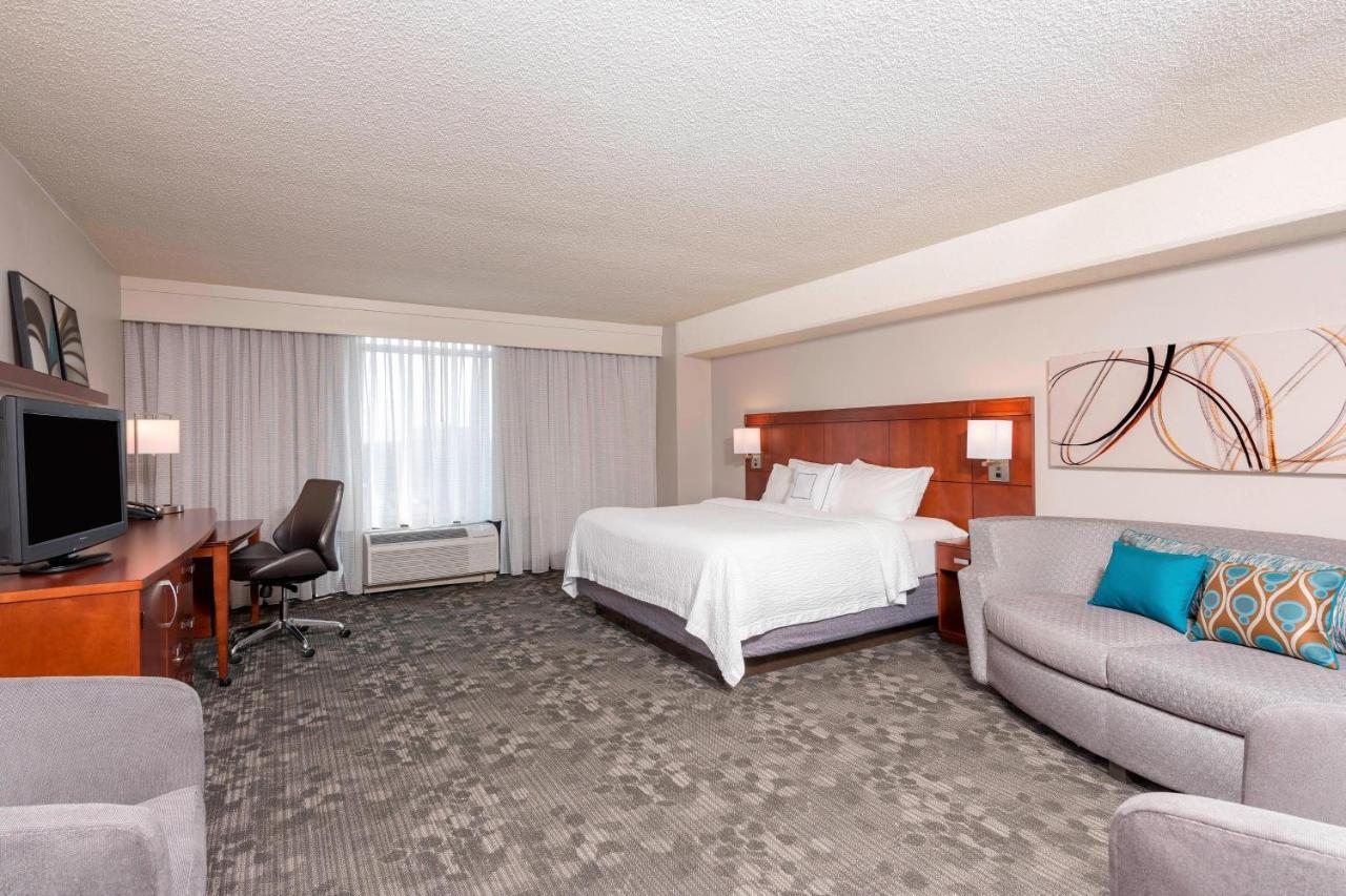 Courtyard Louisville Downtown Экстерьер фото