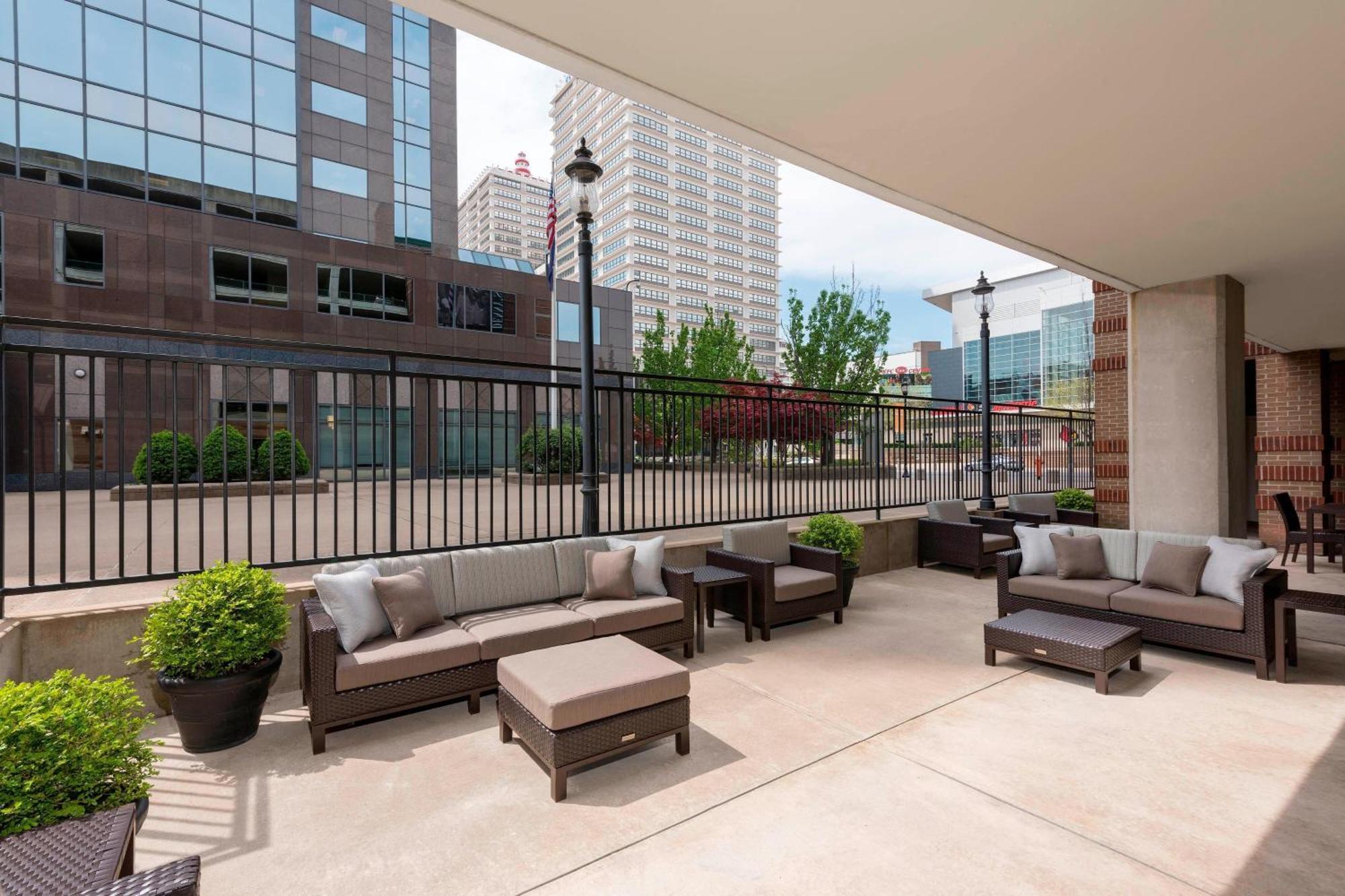 Courtyard Louisville Downtown Экстерьер фото
