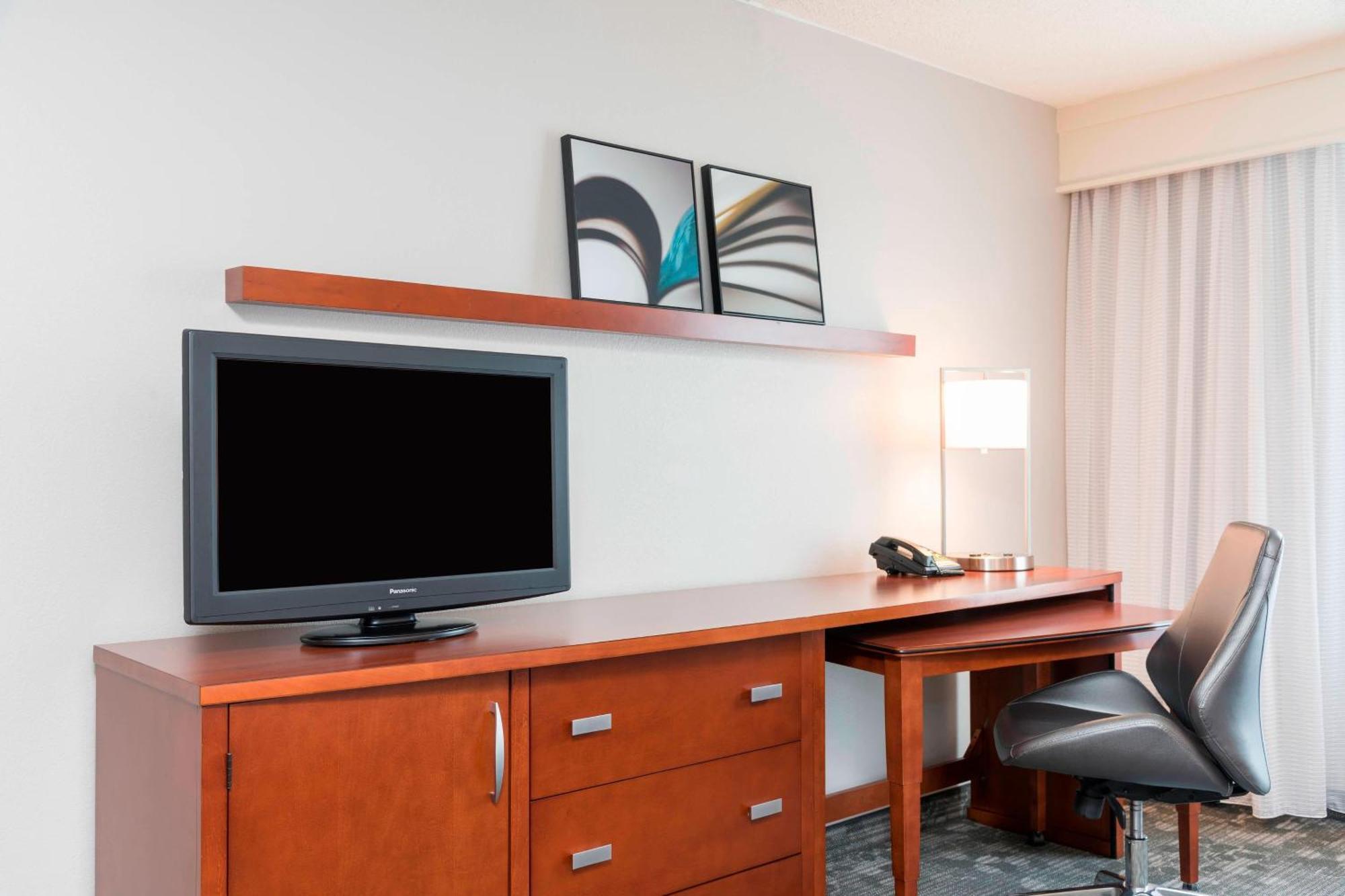Courtyard Louisville Downtown Экстерьер фото