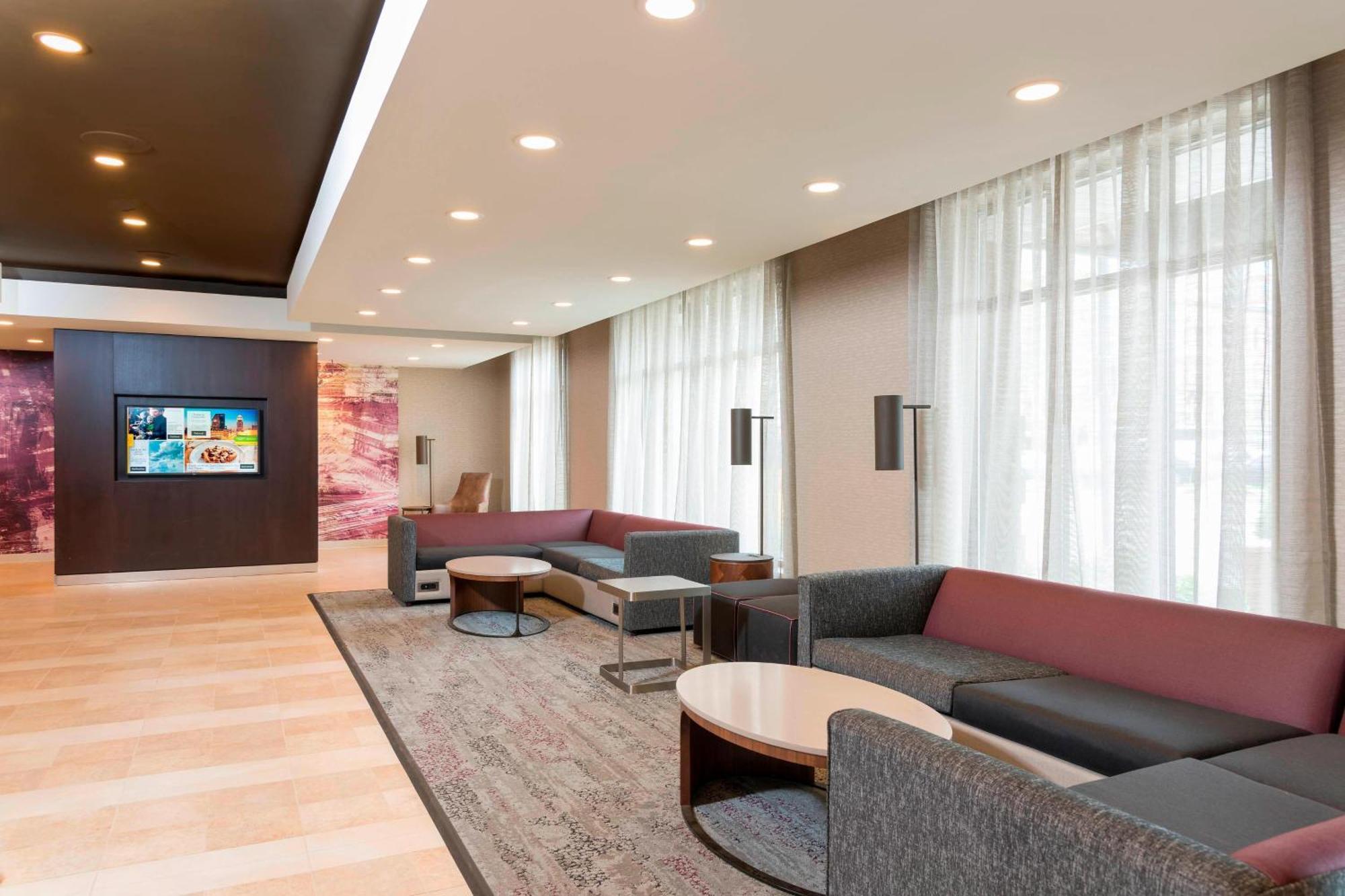 Courtyard Louisville Downtown Экстерьер фото