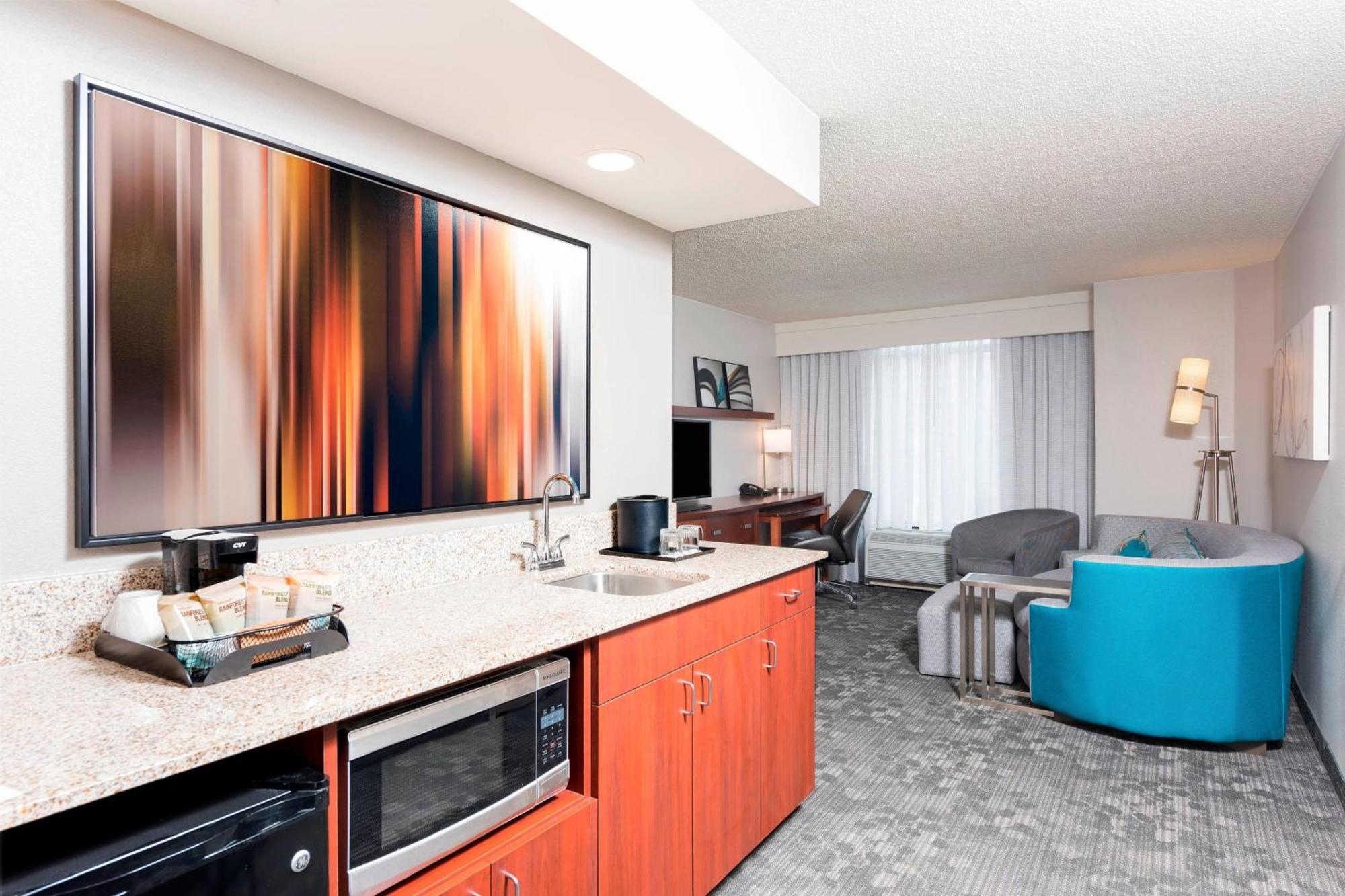 Courtyard Louisville Downtown Экстерьер фото