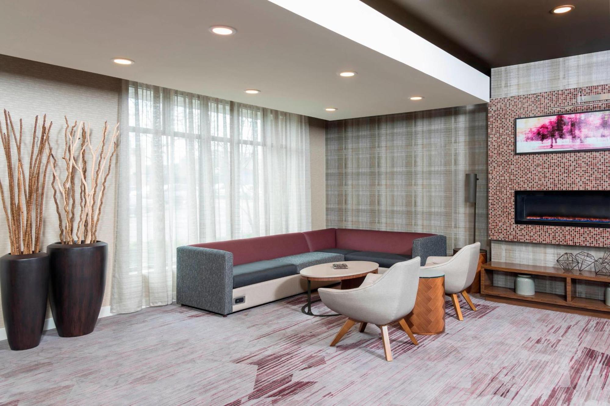 Courtyard Louisville Downtown Экстерьер фото