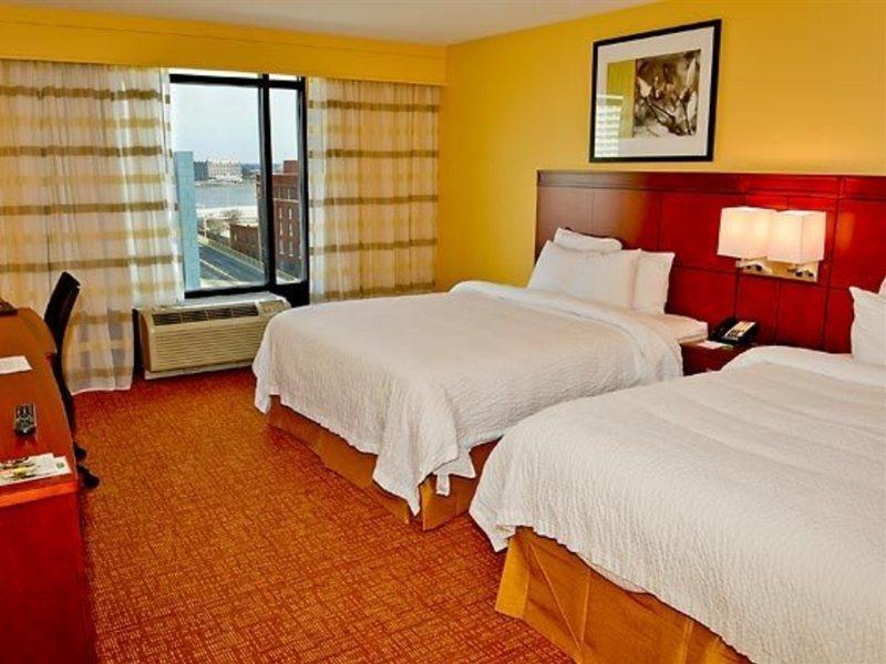 Courtyard Louisville Downtown Экстерьер фото
