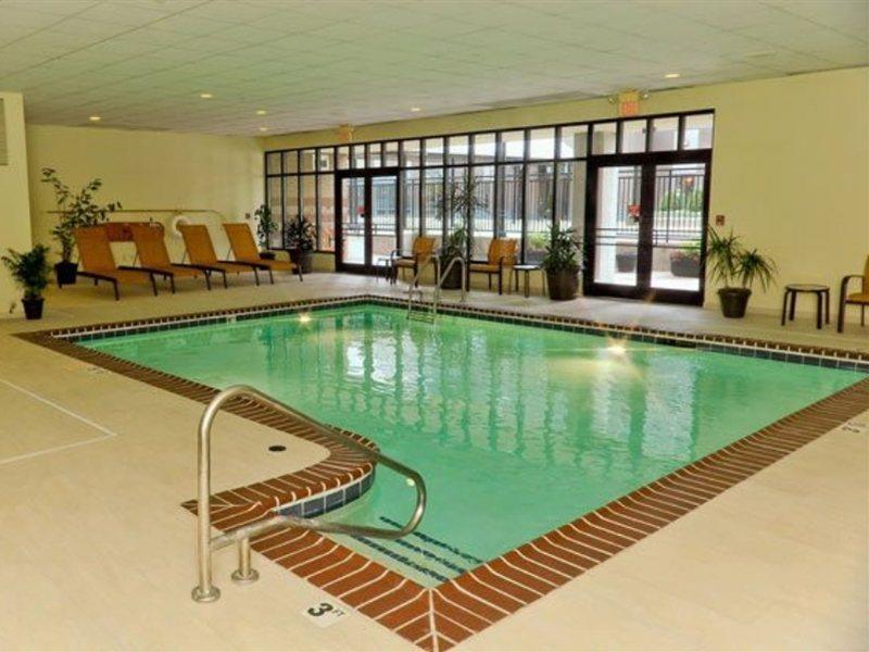 Courtyard Louisville Downtown Экстерьер фото