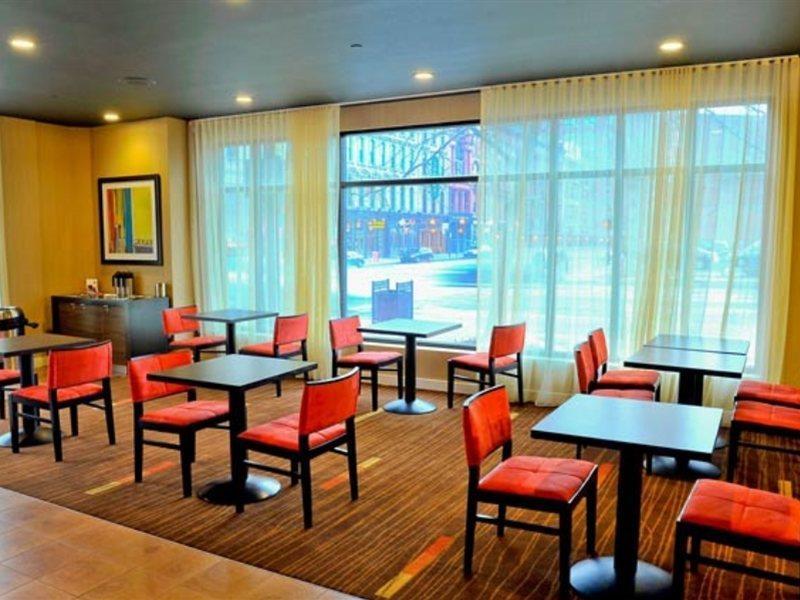 Courtyard Louisville Downtown Экстерьер фото